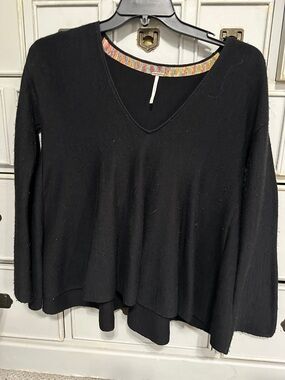 Free People Black V-Neck Long-Sleeve Pullover